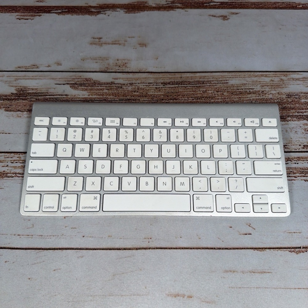 Apple A1314 Wireless Aluminum Bluetooth Keyboard for Mac iMac iPad MC184LL/B